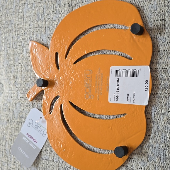 TABLETOPS GALLERY BRAND ORANGE PUMPKIN METAL TRIVET - Picture 3 of 8